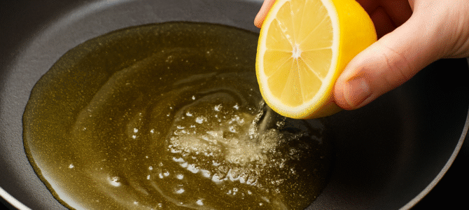 ¿Por qué deberías exprimir jugo de limón en la sartén con aceite antes de freír?