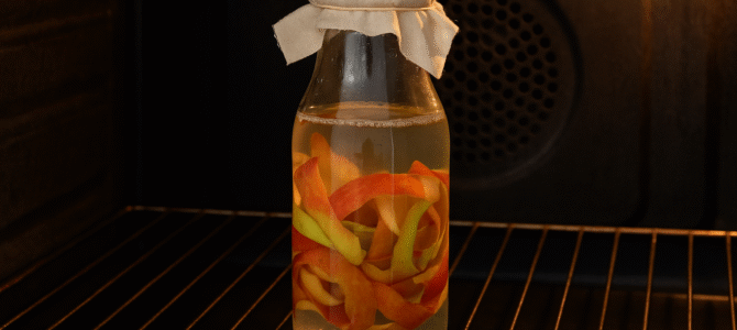 Añade cáscaras de manzana y prepara esto…