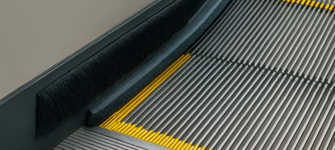 ¿Qué es esto que siempre ves en una escalera mecánica? Parece algo sin sentido
