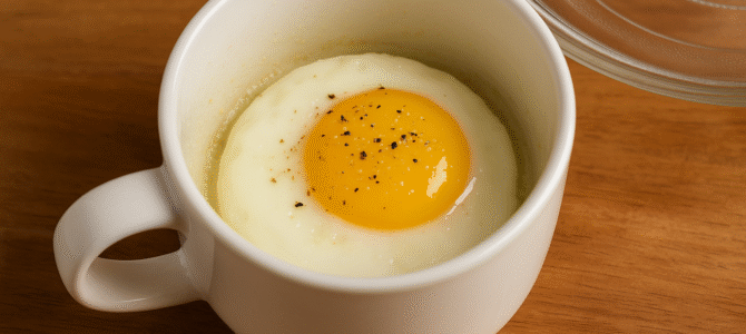 El sencillo truco para hacer huevos fritos saludables en 30 segundos sin usar sartén.