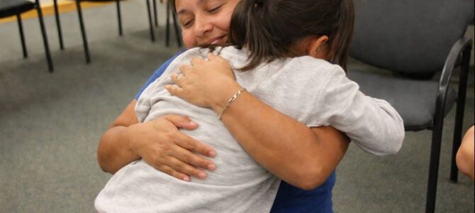 Mi madre y mi hermana abandonaron a mi hija en un centro comercial para «hacerla independiente». Tres días después… Mi madre y mi hermana abandonaron a mi hija en un centro comercial para «hacerla independiente». Tres días después…