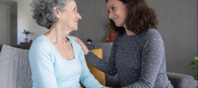 Una anciana creyó que su hija adoptada la llevaba a una residencia de ancianos… Lo que pasó en vez de eso la dejó sin palabras