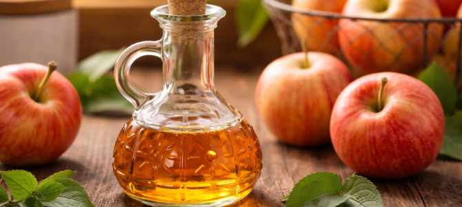 Qué efectos se están estudiando sobre el consumo de vinagre de manzana por la noche según investigaciones recientes
