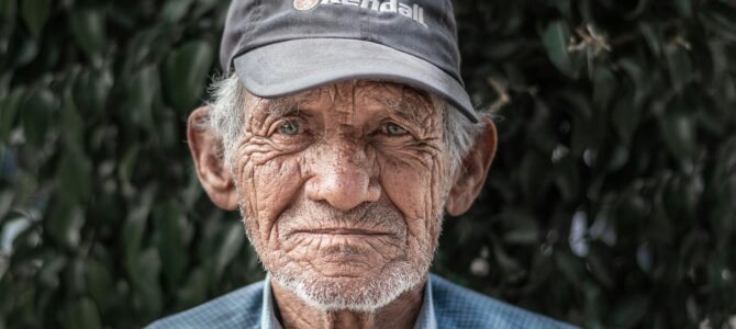 8 hábitos poco conocidos que pueden afectar el olor corporal en hombres mayores 8 hábitos poco conocidos que pueden afectar el olor corporal en hombres mayores