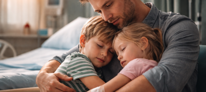 “Papá… mi hermanita no se despierta y llevamos tres días sin comer”, susurró el niño… y lo que el padre descubrió después lo cambió todo. “Papá… mi hermanita no se despierta y llevamos tres días sin comer”, susurró el niño… y lo que el padre descubrió después lo cambió todo.
