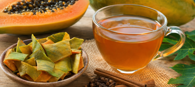 ¿Sabías que al quitarle la cáscara a una papaya puedes descubrir un detalle que muy pocas personas conocen?