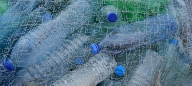 Cómo fabricar un sistema de riego casero con botellas de plástico recicladas
