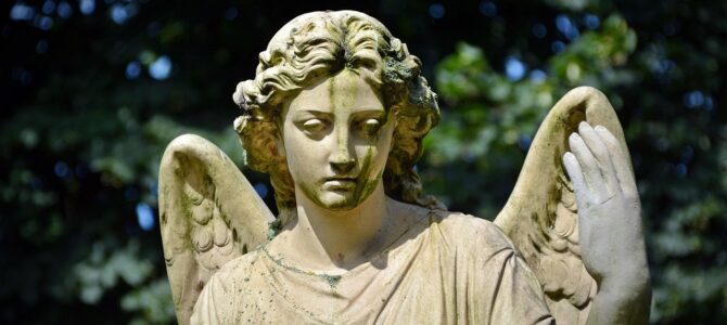 El ángel de la guarda según el padre Chad Ripperger: misión, protección y vínculo personal desde el nacimiento