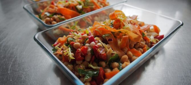 Ensalada de arroz con garbanzos y calabacín: receta fácil y saludable