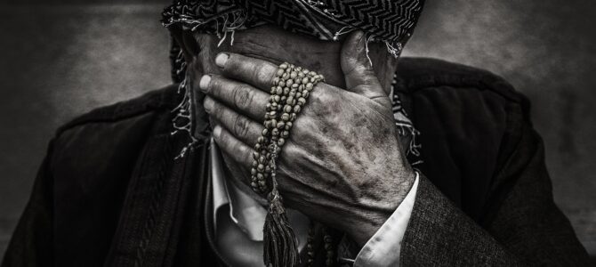 La cámara escondida que reveló el maltrato oculto a una anciana con demencia en su propia casa