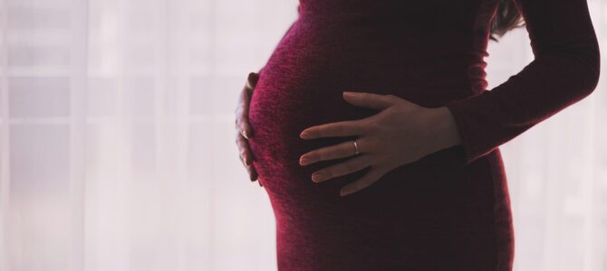 La esposa embarazada, la amante y el giro inesperado de un padre multimillonario
