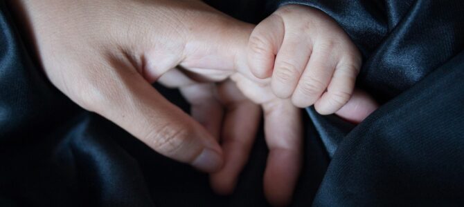 La madre de la empleada doméstica que cuidó al empresario enfermo abandonado por su familia La madre de la empleada doméstica que cuidó al empresario enfermo abandonado por su familia