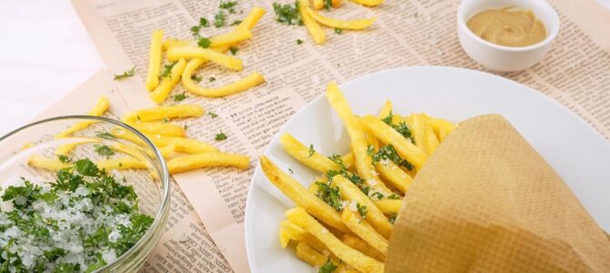 Papas estilo pizzaiola sin horno: receta económica con queso, tomate y hierbas Papas estilo pizzaiola sin horno: receta económica con queso, tomate y hierbas