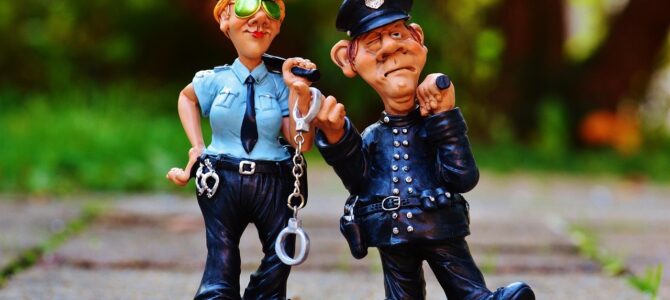 Quiso hacerse el gracioso ante el policía durante un control de alcoholemia y terminó esposado