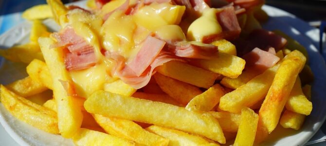 Receta de papas gratinadas al horno con queso y jamón