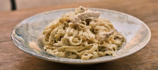 Receta de pollo al horno con papas y verduras: guía paso a paso Receta de pollo al horno con papas y verduras: guía paso a paso
