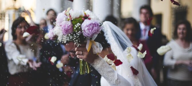 Trabajé en dos empleos para que mi esposo se graduara de médico y en la ceremonia me entregó los papeles de divorcio