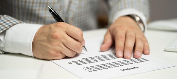 Cómo un contrato de préstamo transformó la relación con mi vecina descuidada Cómo un contrato de préstamo transformó la relación con mi vecina descuidada