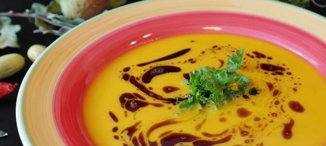 Descubrió que su esposo intentaba envenenarla y decidió cambiar los platos de sopa en la cena