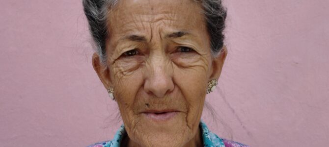 El misterio de la anciana que compraba 60 kilos de carne al día: la verdad detrás de una nave abandonada El misterio de la anciana que compraba 60 kilos de carne al día: la verdad detrás de una nave abandonada