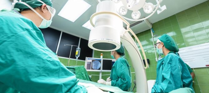 El secreto revelado en el hospital: cuando una carpeta sellada expuso la verdad sobre una traición familiar El secreto revelado en el hospital: cuando una carpeta sellada expuso la verdad sobre una traición familiar