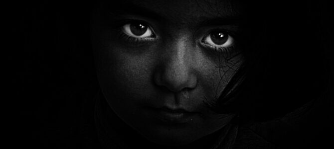 La advertencia grabada en un clóset reveló el oscuro secreto de nuestros vecinos