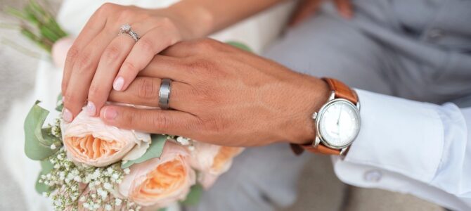 La amante de mi esposo llegó a mi puerta exigiendo la casa: una historia de infidelidad y astucia