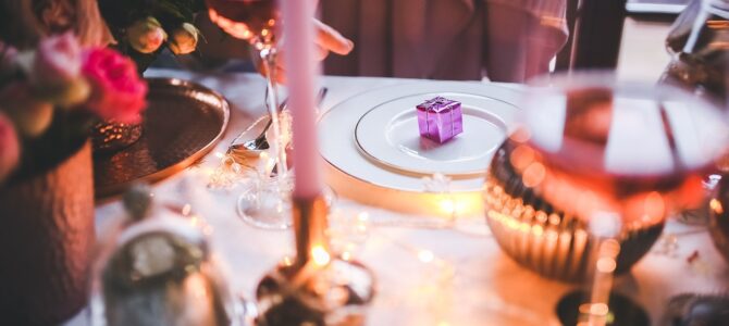 La cena familiar que reveló años de mentiras: cuando el silencio de una esposa se convirtió en su mejor defensa La cena familiar que reveló años de mentiras: cuando el silencio de una esposa se convirtió en su mejor defensa