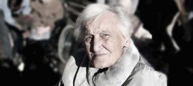 La historia de Ellen: 55 años esperando a su amor de juventud y la traición familiar que descubrió el día de su boda