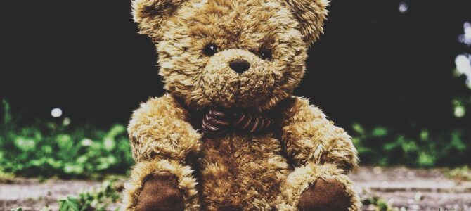 La pulsera escondida dentro del conejo de peluche La pulsera escondida dentro del conejo de peluche