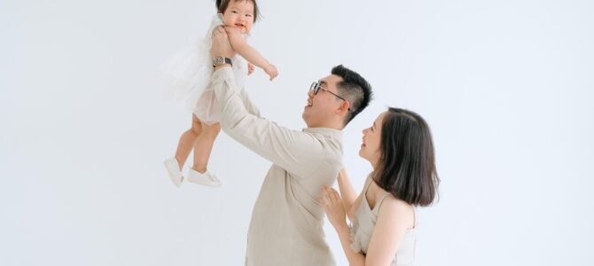 Llevo once años en el asilo San Rafael y mis tres hijos nunca vinieron a verme — hasta que una enfermera nueva revisó mi expediente y descubrió algo espantoso