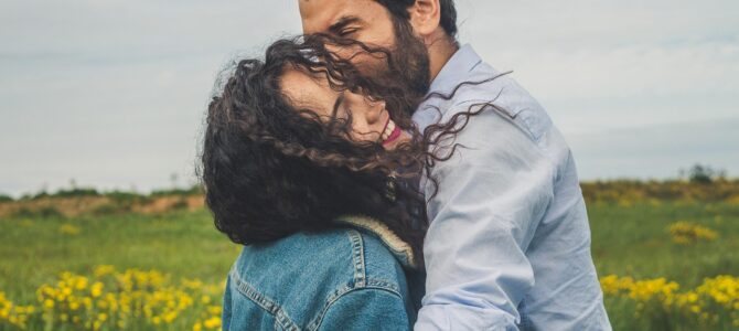 Tomé un día libre para seguir en secreto a mi esposo y a mi hija: lo que descubrí me dejó sin palabras