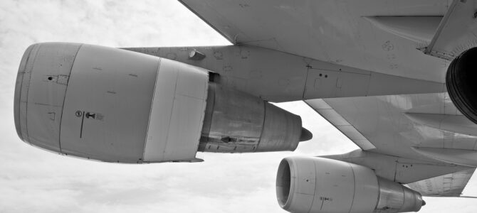 Un vuelo, una mamá y la lección de empatía que sacudió a todo un avión