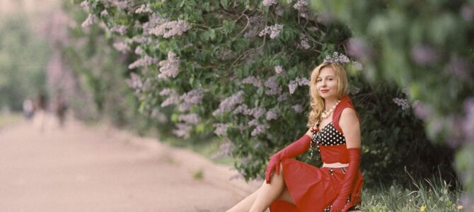 5 colores que conviene evitar después de los 50 años porque pueden opacar tu luminosidad natural 5 colores que conviene evitar después de los 50 años porque pueden opacar tu luminosidad natural