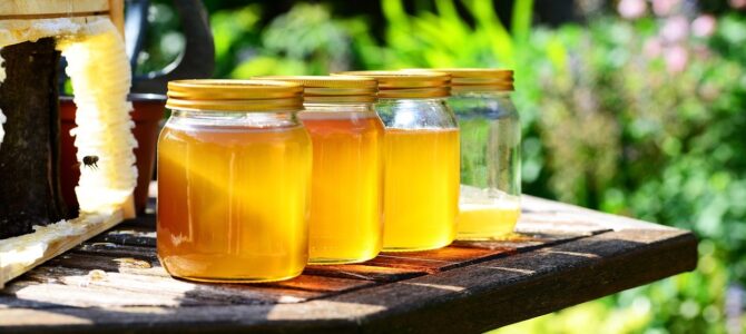 Cómo distinguir la miel pura de la adulterada: el truco de voltear el frasco