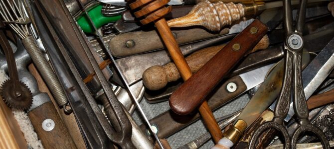 El misterioso objeto en el cajón de la cocina que resultó ser un utensilio olvidado del pasado