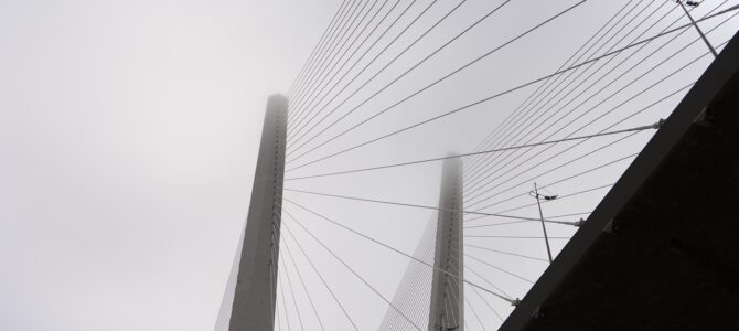 Esferas en los cables de alta tensión: la ingeniería oculta detrás de estos marcadores aéreos Esferas en los cables de alta tensión: la ingeniería oculta detrás de estos marcadores aéreos