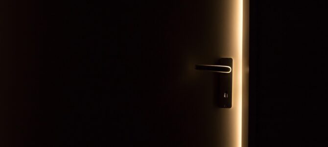 Golpes en la puerta a las 5 de la mañana: la historia de una esposa que decidió dejar de callar Golpes en la puerta a las 5 de la mañana: la historia de una esposa que decidió dejar de callar