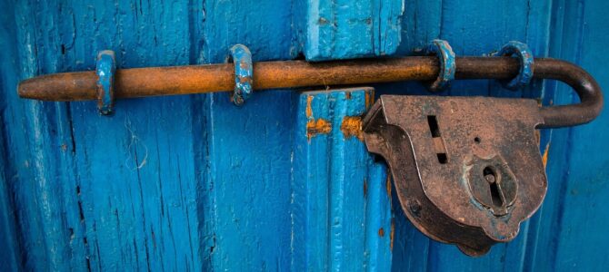 Por qué deberías cerrar la puerta de tu habitación antes de dormir: un hábito que puede salvar vidas Por qué deberías cerrar la puerta de tu habitación antes de dormir: un hábito que puede salvar vidas