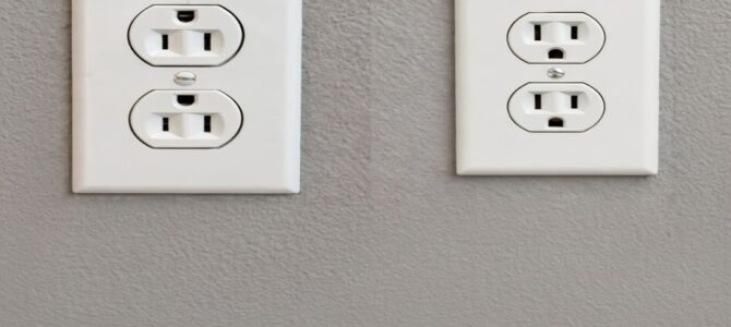 ¿Por qué algunos enchufes están instalados al revés? La razón que casi nadie conoce