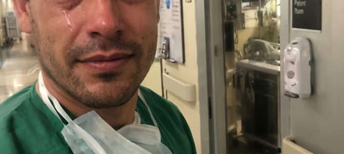 Fui a sorprender a mi esposo al hospital y su colega me preguntó llorando: “¿No te ha contado nada?”