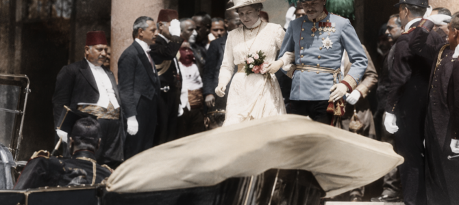 Esa fotografía tomada en 1914 muestra los últimos momentos antes de un acontecimiento histórico… y el detalle más importante está frente a tus ojos