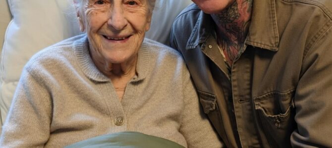 Mi abuela de 91 años entregaba dinero cada viernes a un hombre que acababa de salir de prisión: cuando supe quién era, se me vino el mundo abajo Mi abuela de 91 años entregaba dinero cada viernes a un hombre que acababa de salir de prisión: cuando supe quién era, se me vino el mundo abajo