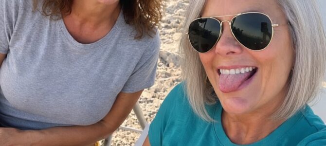 Después de 35 años de amistad, mi mejor amiga me pidió una última foto y me reveló un secreto que lo cambió todo