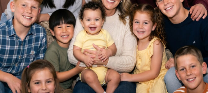 Mi prometido desapareció una semana antes de la boda y me dejó con sus diez hijos; treinta años después llegó su abogado Mi prometido desapareció una semana antes de la boda y me dejó con sus diez hijos; treinta años después llegó su abogado